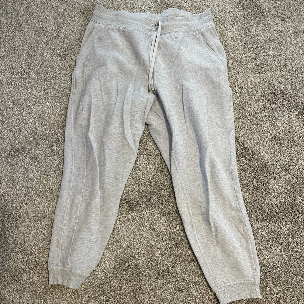 Lululemon women’s scuba sweatpants